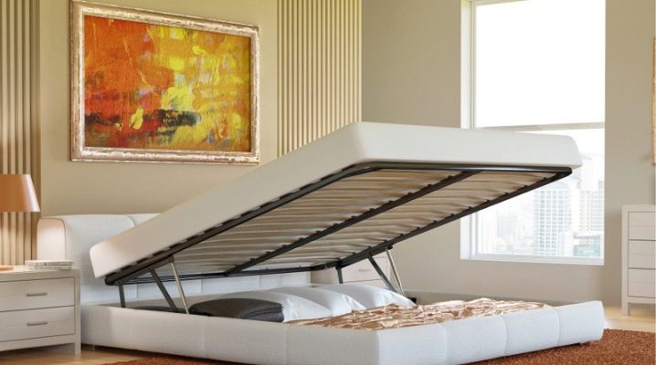  Beds with lifting mechanism