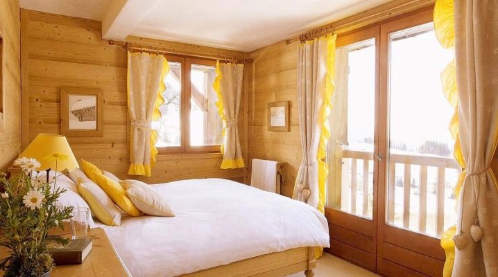 Curtains in a wooden house