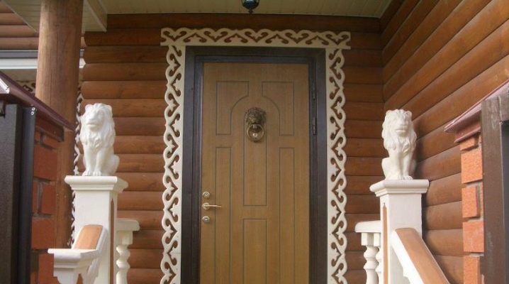  How to insulate the entrance metal door?