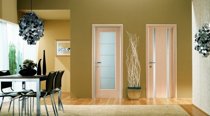  Εσωτερικές πόρτες με γυαλί