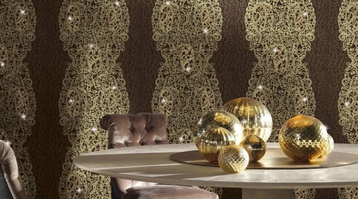 Roberto Cavalli wallpaper: design solutions for a stylish interior