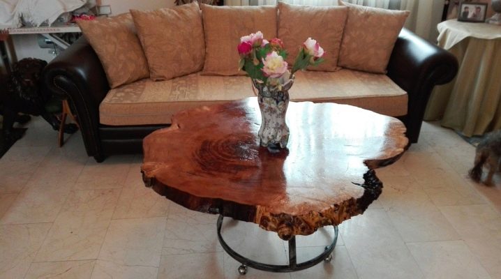  Wooden coffee tables