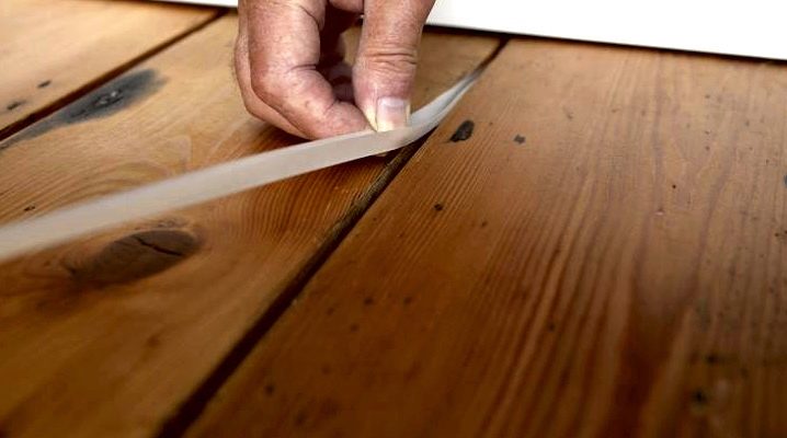  Jak utěsnit mezery v dřevěné podlaze?