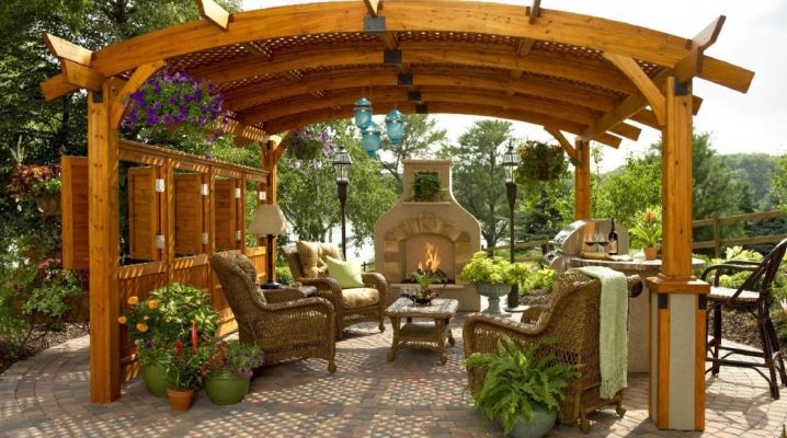  Ideas and tips for gardeners: gazebos and design of the garden and veranda