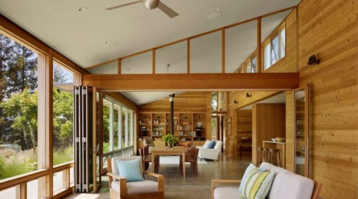  Bahagian dalam rumah kayu: pilihan untuk reka bentuk dalaman