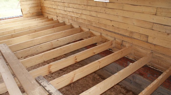�Caracter�sticas del suelo del dispositivo sobre troncos de madera en una casa privada