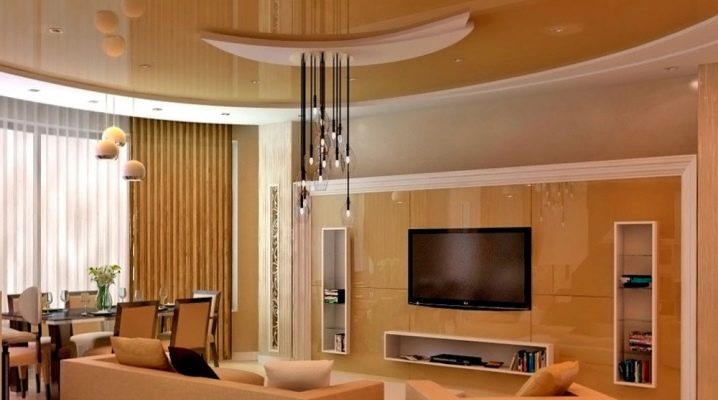  Gipsplaatplafonds voor de woonkamer: moderne opties in het interieur