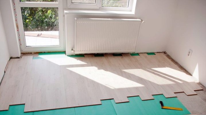  How to lay the floor in the apartment?