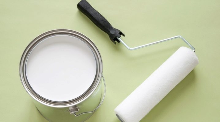  Como escolher um rolo para pintar o teto com tinta à base de água?