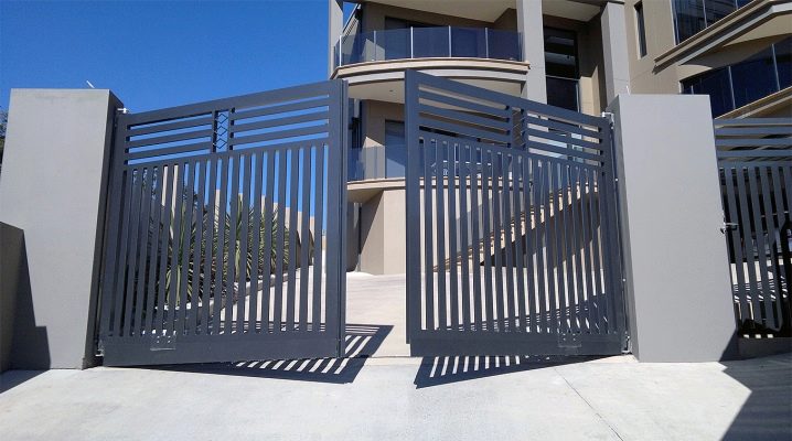  Metal swing gates: types of designs