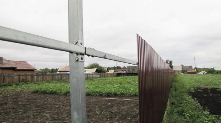  Stâlpi de gard metalic: reguli de selecție și metode de protecție împotriva coroziunii