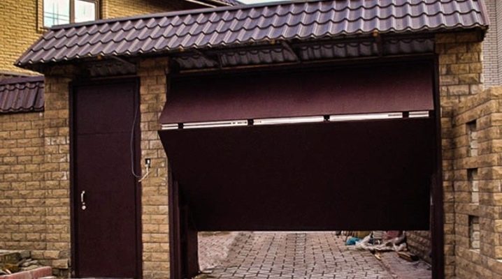  Porte basculante: protection du bricolage pour la maison