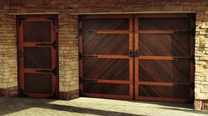 Gates for wooden garage: advantages and disadvantages