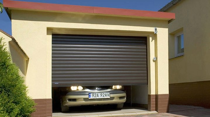  Rulla fönsterluckor för garaget: fördelarna och nackdelarna