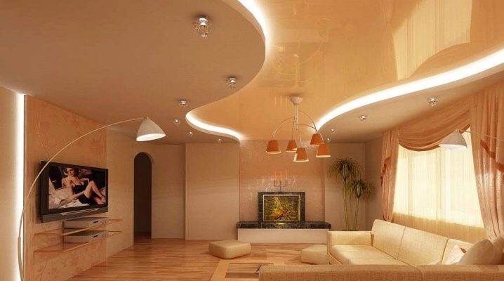  Två nivåer sträckta tak med belysning: intressanta idéer i inredningen