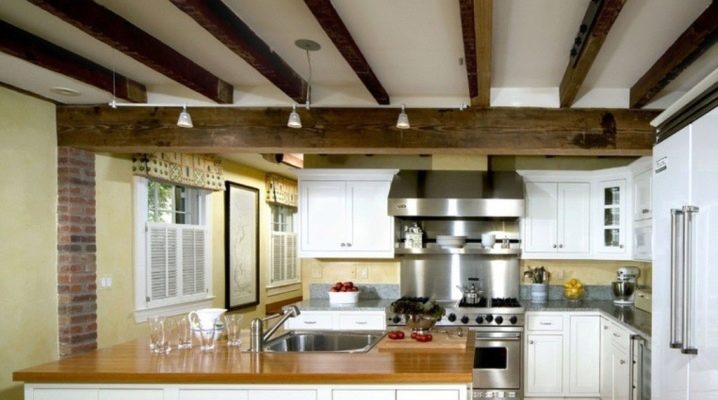  The use of decorative beams on the ceiling in the interior
