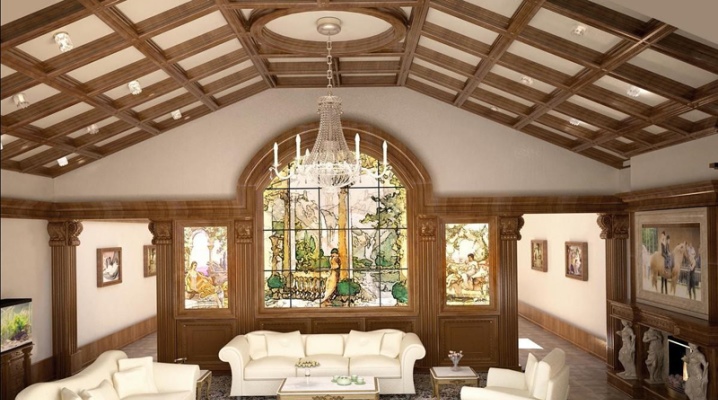  What should be the height of the ceiling in a private house?
