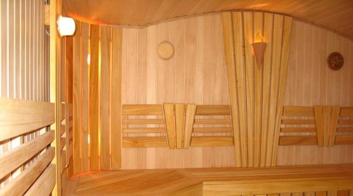  Các tính năng của nội thất của bồn tắm bên trong bằng cách sử dụng tấm gỗ nhỏ