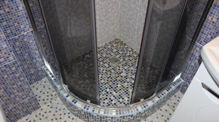  Base de duche em mosaico: ideias e como implementá-las