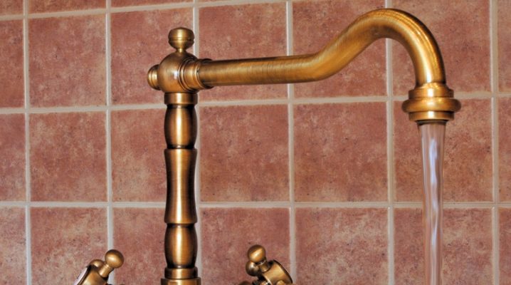  Gaya faucets gaya: bilik mandi fesyen lama