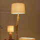  Dřevěné stojací lampy