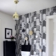  Design chodby v bytě s kombinovanou tapetou
