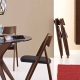  Designové prvky skládacích dřevěných židlí