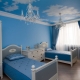  Quel est le papier peint bleu plus dans la chambre?