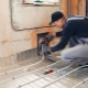  Kenmerken van het installeren van een met water verwarmde vloer met hun eigen handen