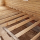  Características del suelo del dispositivo sobre troncos de madera en una casa privada