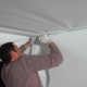  Hur man ordentligt klistrar fast taket: valet av lim, speciellt reparationsbeläggningen